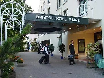 Trip Bristol Hotell 3*